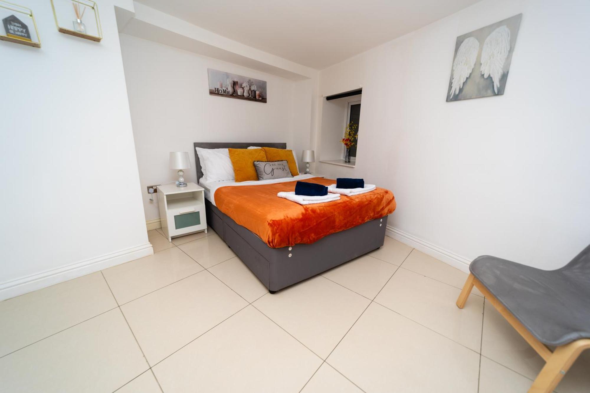 Spacious Flat With Patio & Parking In City Centre Рединг Екстериор снимка