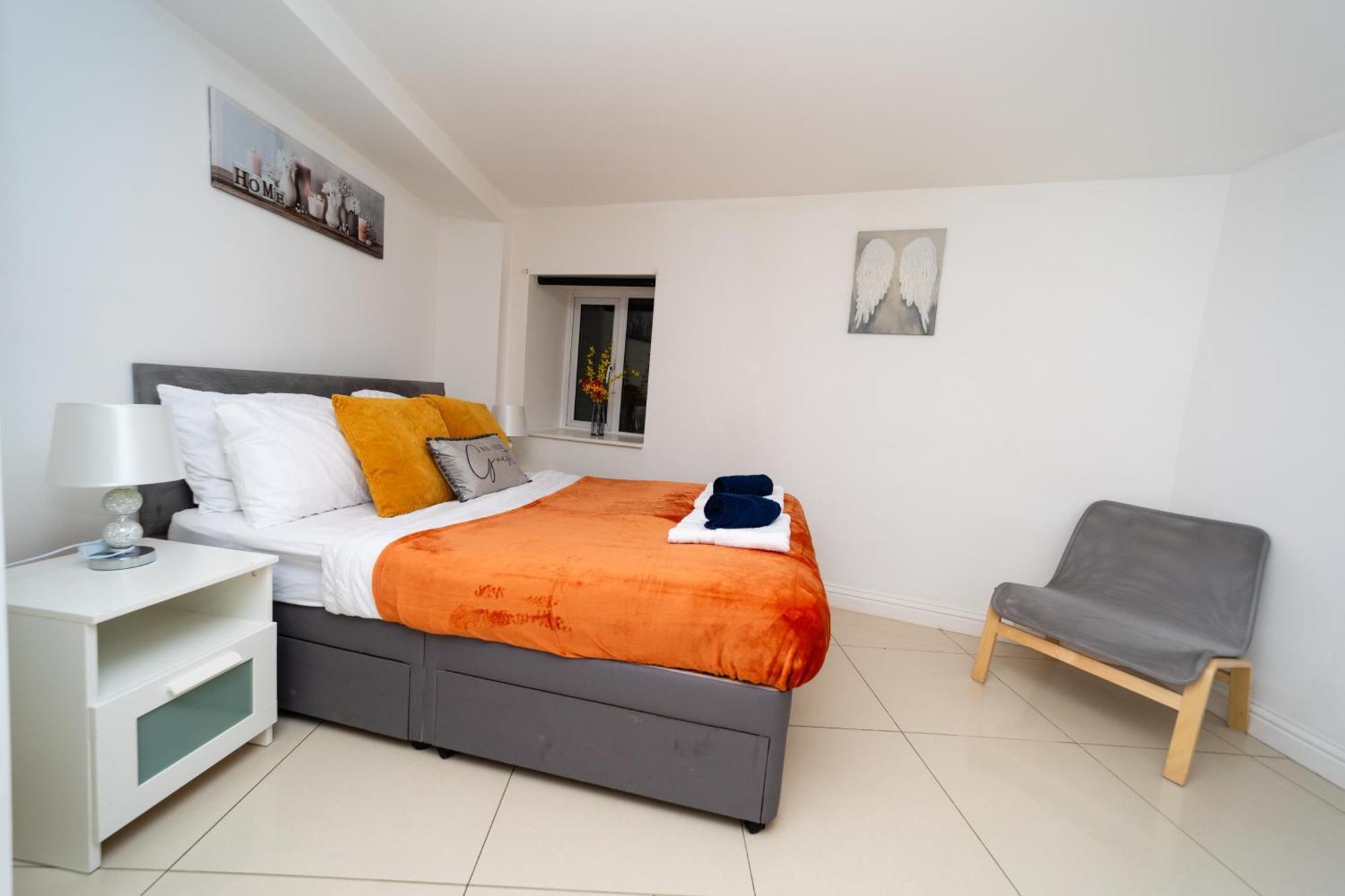 Spacious Flat With Patio & Parking In City Centre Рединг Екстериор снимка