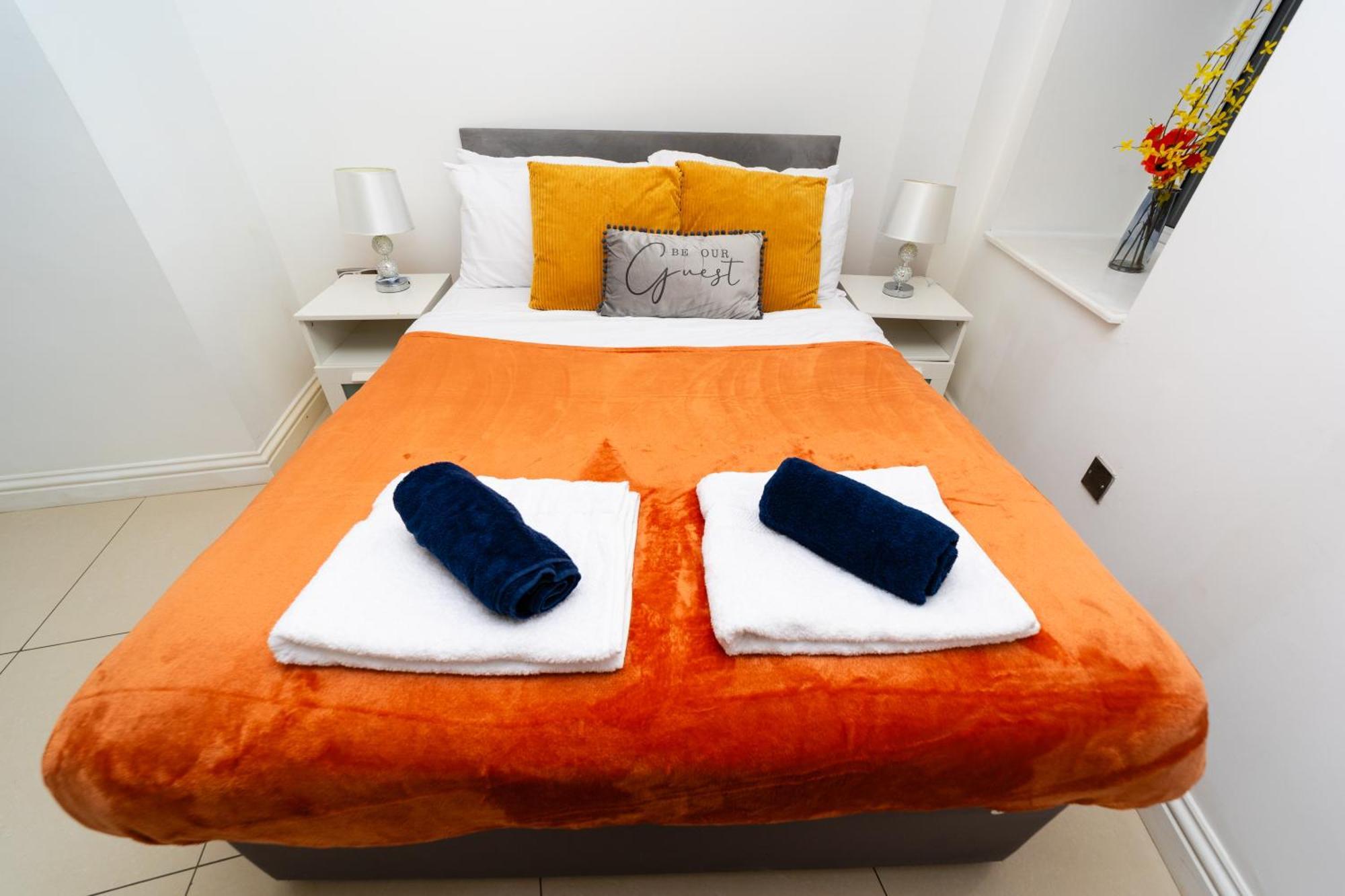 Spacious Flat With Patio & Parking In City Centre Рединг Екстериор снимка